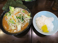 「ラーメン並(濃いめ・麺かため)、味玉、野菜まし、ライス」@杉田家 千葉祐光店の写真