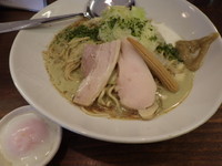 「汁なしオイスター・温玉付」@汁なしラーメン イプサの写真