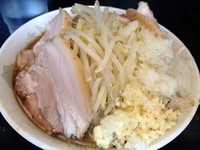 「らーめん（７００円）開店サービス豚２枚」@らーめん虎丸 川口店の写真