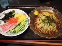 「黒酢しょうゆ冷し麺　510円」@日高屋 上野広小路店の写真