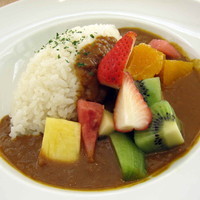 「フルーツカレー 1,404円」@京橋 千疋屋 大丸東京3F フルーツパーラーの写真