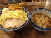 「つけ麺大盛、燻玉」@兎に角 亀有店の写真