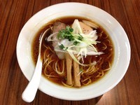 「【限定】醤油そば＋スーパードライ350ml」@中華そば 伝堂の写真