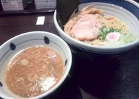 「豚骨魚介つけ麺自家製ラー油添え 880円」@東京駅 斑鳩の写真