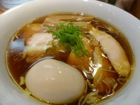 「味玉チャーシュー醤油ラーメン（１０００円」@ラーメン屋 トイ・ボックスの写真