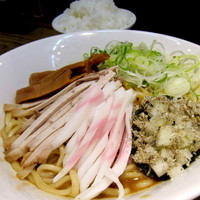 「まぜにぼ 850円 + ライス 100円」@長尾中華そば 東京池袋店の写真