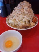 「ラーメン（全部＋生卵）」@用心棒Ⅱ階の写真