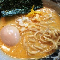 「【限定】濃厚活雲丹白湯＋味玉」@特級鶏蕎麦 龍介の写真