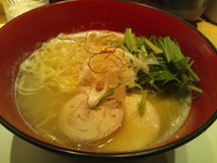 「白パイタンそば７３０円大盛無料」@初代 風見鶏の写真