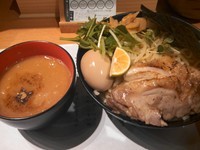 「特製つけ麺+特盛」@初代 風見鶏の写真