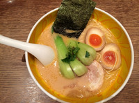 「深煎り胡麻コク三種入りラーメン」@いちばんやの写真