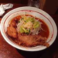 「学生ラーメン(鷹の爪)+プチから ¥500+券」@旨辛ラーメン表裏 高田馬場店の写真