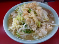 「小ラーメン（麺固め・ニンニク・脂）¥690」@ラーメン二郎 中山駅前店の写真