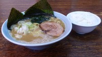 「とんこつ醤油(太麺)+小ライス(ランチサービス)」@とんこつラーメン 松平の写真