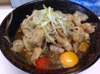 「ぶた玉カレーの油そば」@ラーメン大地の写真