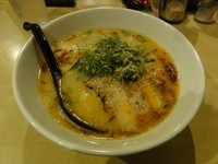 「香味とんこつラーメン」@ラーメン家族 上新庄店の写真