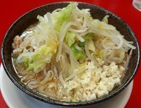 「麺少(200g)ヤサイ少にんにく(680)」@豚男 -BUTAMEN-の写真