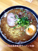 「魚粉豚骨ラーメン 太麺」@豚骨ラーメン 新井商店の写真