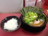 「ラーメン＋のり＋キャベツ＋半ライス　860円」@王道家の写真