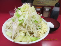 「ラーメン脂少なめニンニク野菜マシマシ￥700　生卵￥50」@ラーメン二郎 桜台駅前店の写真