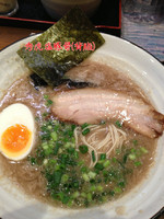 「塩豚骨(背脂)」@とんこつ屋 秀虎の写真