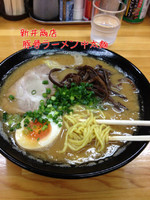「豚骨ラーメン中太麺」@豚骨ラーメン 新井商店の写真