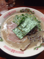 「梁山泊+替え玉」@久留米らーめん いのうえの写真