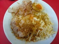 「【夏までの限定】カレー汁なし（並） ￥800」@びんびん豚の写真