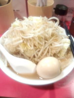 「小豚野菜マシマシニンニク＋味玉」@麺屋 鳳の写真