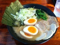 「チャーシューメン 880円＋味玉100円」@たね家の写真