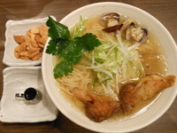 「塩焼きハーブチキンのあさり塩らーめん＋揚げニンニク」@INOSHOWの写真