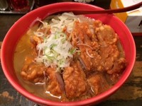 「スパイシー鶏唐揚げ入り塩ラーメン+大盛」@龍の子 所沢店の写真
