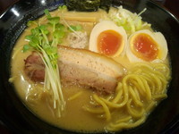 「濃厚鶏だし醤油らーめん＋味玉（８８０円）」@らーめんなが田の写真