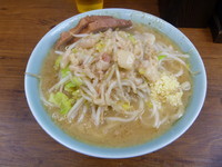 「小ラーメン（ニンニク少な目、脂）　７００円」@ラーメン二郎 池袋東口店の写真