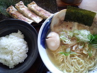 「琥珀そば＋餃子(３ｹ)＋半ライス(1110円)」@自家製麺 琥珀の写真