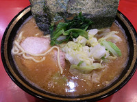 「中盛ラーメン、キャベツ」@家系総本山 ラーメン吉村家の写真