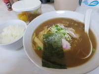 「正油ラーメン（かつおの粉入り）半ライス600円」@ラーメン爺の写真