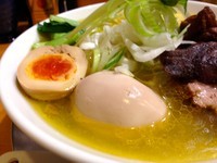 「味玉塩中華そば＋プレミアムモルツ350ml缶」@竹末東京プレミアムの写真