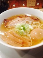 「ラーメンｍａｃｒｏ¥800＋特選こだわり煮玉子¥50」@人類みな麺類の写真