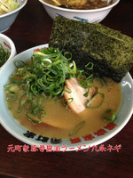 「豚骨醤油ラーメン九条ネギ」@横浜家系元町家の写真
