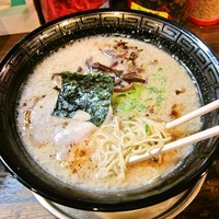 「豚骨醤油ラーメン＋替玉 500円+50円＝550円」@初代継承 哲麺 神保町店の写真