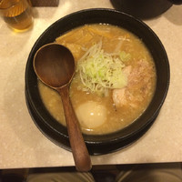 「醤油豚骨(ランチ味玉付き)」@麺屋 勘九郎の写真