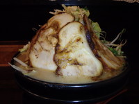 「盛豚麺(並)(800円)(ニンニク)焼豚(2枚+150円)」@麺屋 剛の写真