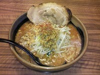 「辛味噌らーめん　大盛　炙りチャーシュー１枚」@蔵出し味噌 麺場 芝山商店の写真