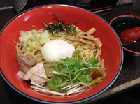 「温玉油そば¥790」@油そば総本店 新宿東口アルタ裏店の写真