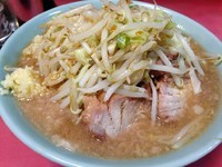 「ラーメン 700円 （ヤサイ・ニンニク・カラメ・麺カタメ）」@ラーメン二郎 歌舞伎町店の写真
