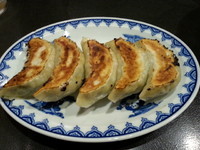 「餃子500円」@三吉屋 駅南けやき通り店の写真