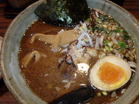 「こりくラーメン(750円)大盛(100円)おにぎり(80円)」@麺の家 こりくの写真