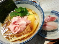 「四つ葉そば￥700＋尾長鯛の握り￥300」@中華そば 四つ葉の写真