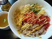 「スパイシー＆ハニー￥950＋ 一口ごはん￥50＝￥1000」@まぜそば専門 闘牛脂の写真